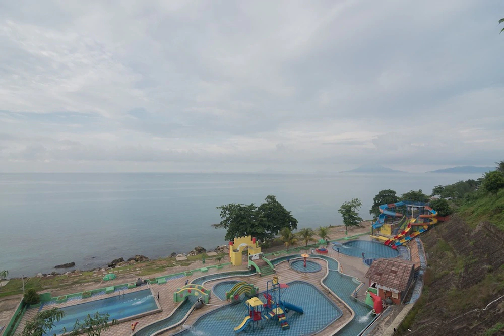 Krakatau Kahai Beach Hotel by RedDoorz