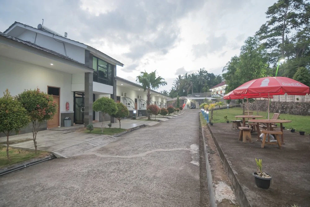 Krakatau Kahai Beach Hotel by RedDoorz