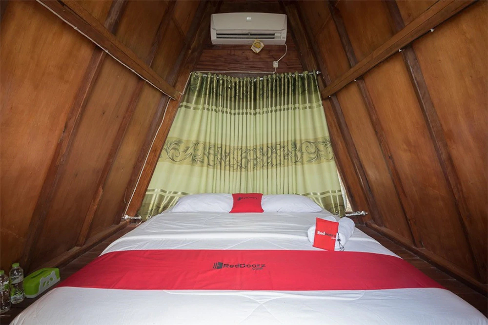 Krakatau Kahai Beach Hotel by RedDoorz