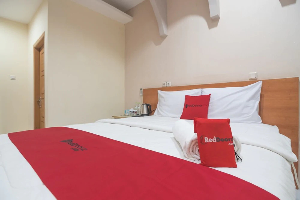 Krakatau Kahai Beach Hotel by RedDoorz