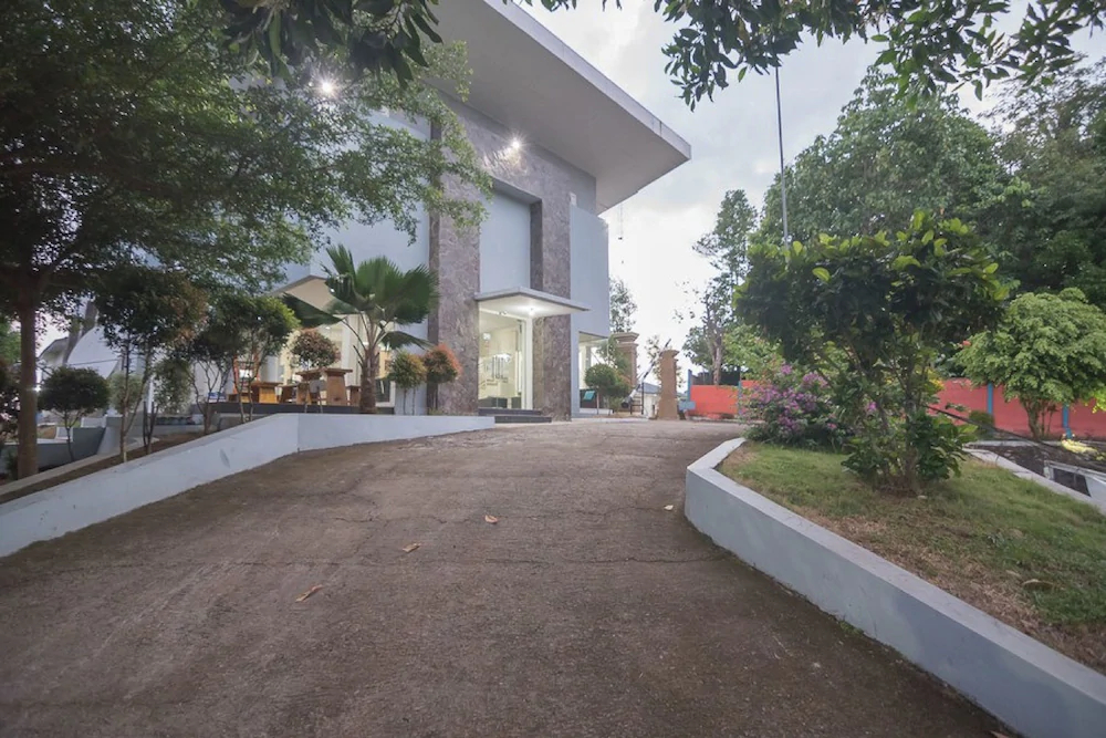 Krakatau Kahai Beach Hotel by RedDoorz