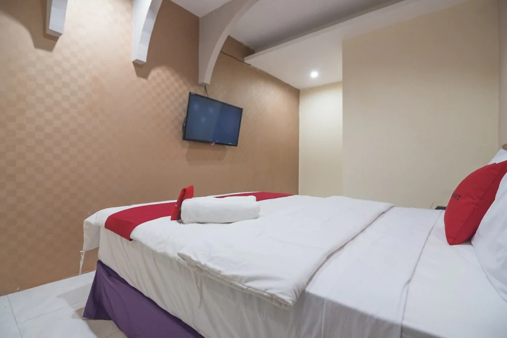 Krakatau Kahai Beach Hotel by RedDoorz