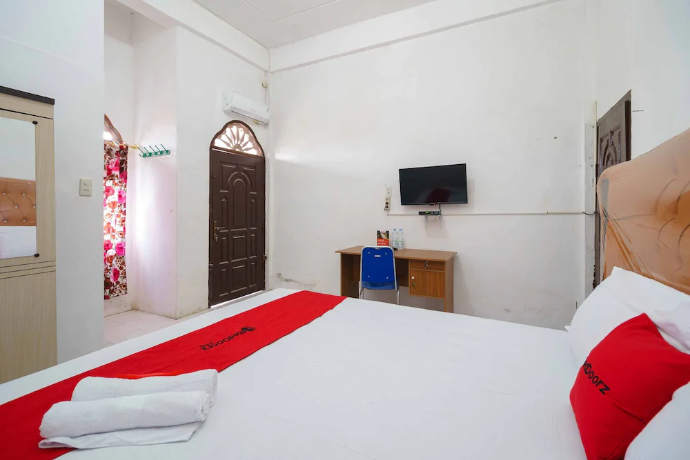 Kost Aurelia by RedDoorz