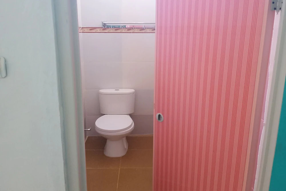 Hotel Krui Syariah by OYO Rooms