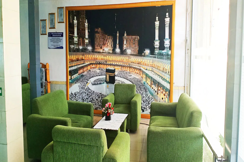 Hotel Krui Syariah by OYO Rooms