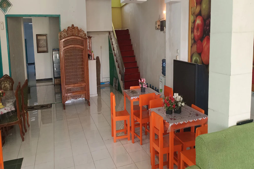 Hotel Krui Syariah by OYO Rooms