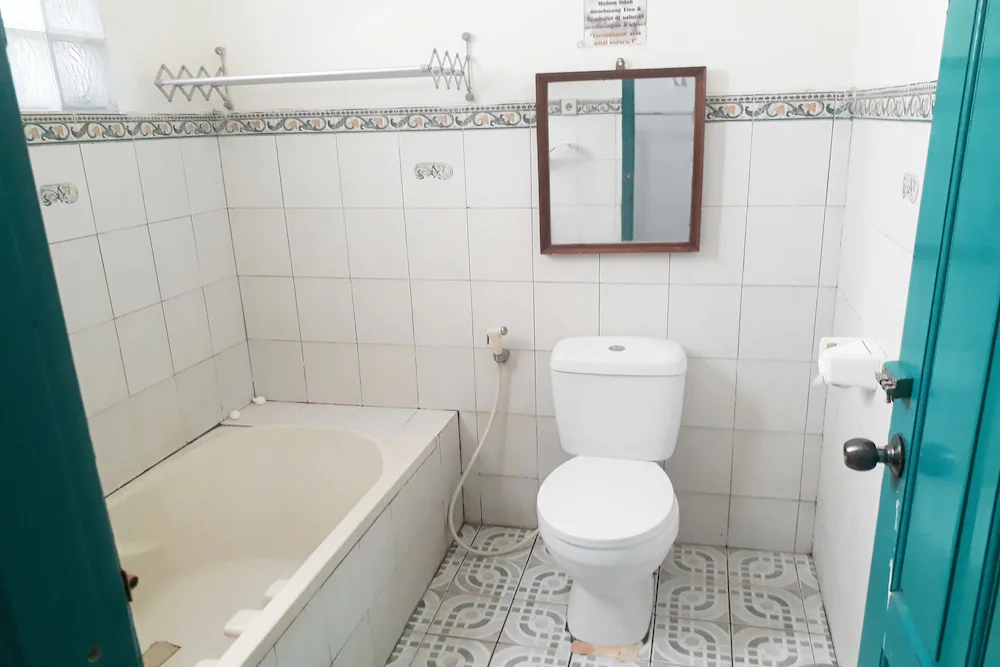 Hotel Krui Syariah by OYO Rooms