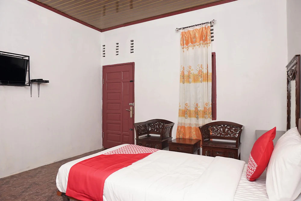 Intan Hotel by OYO Rooms