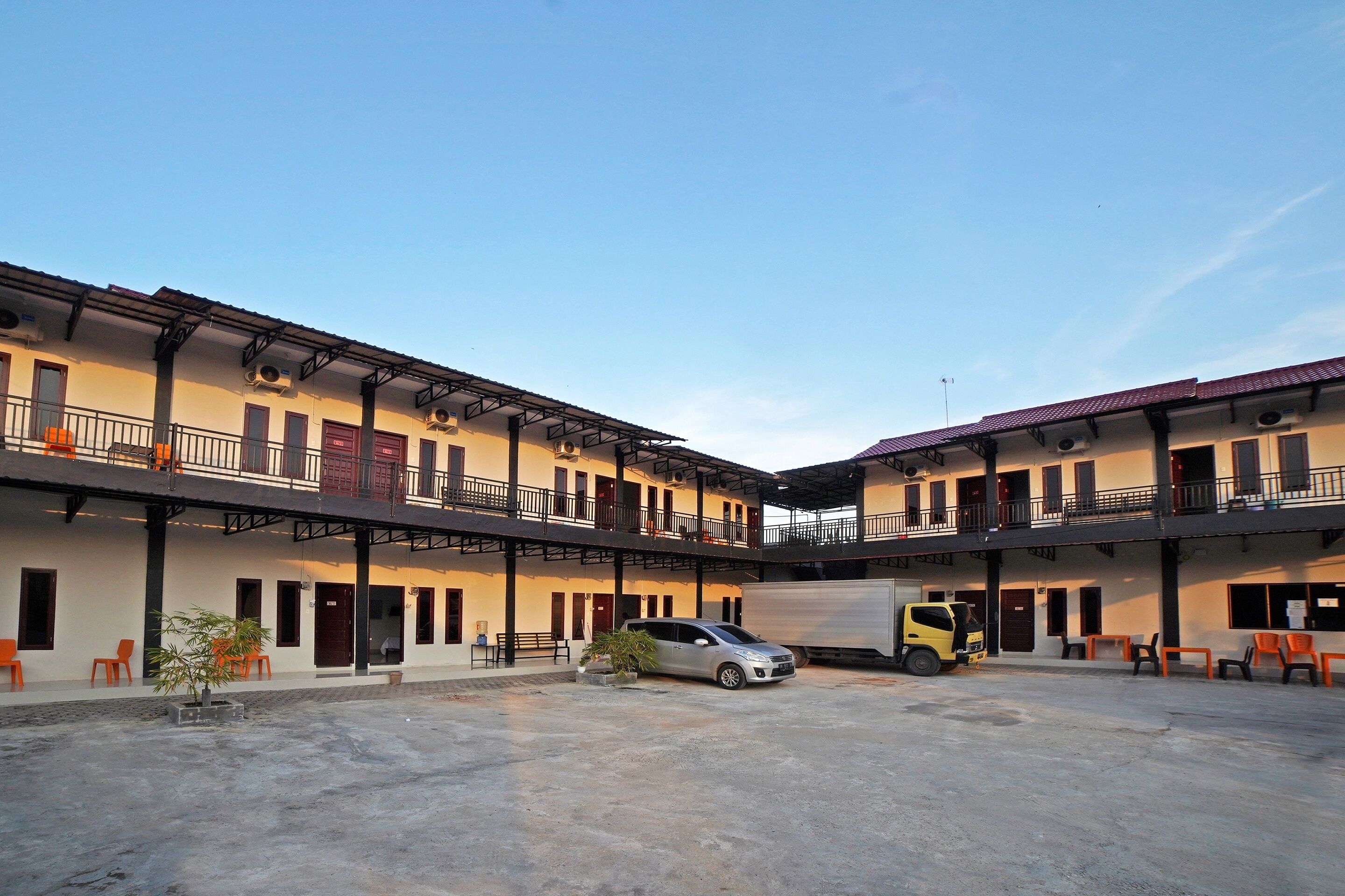 Hanania House Syariah by OYO