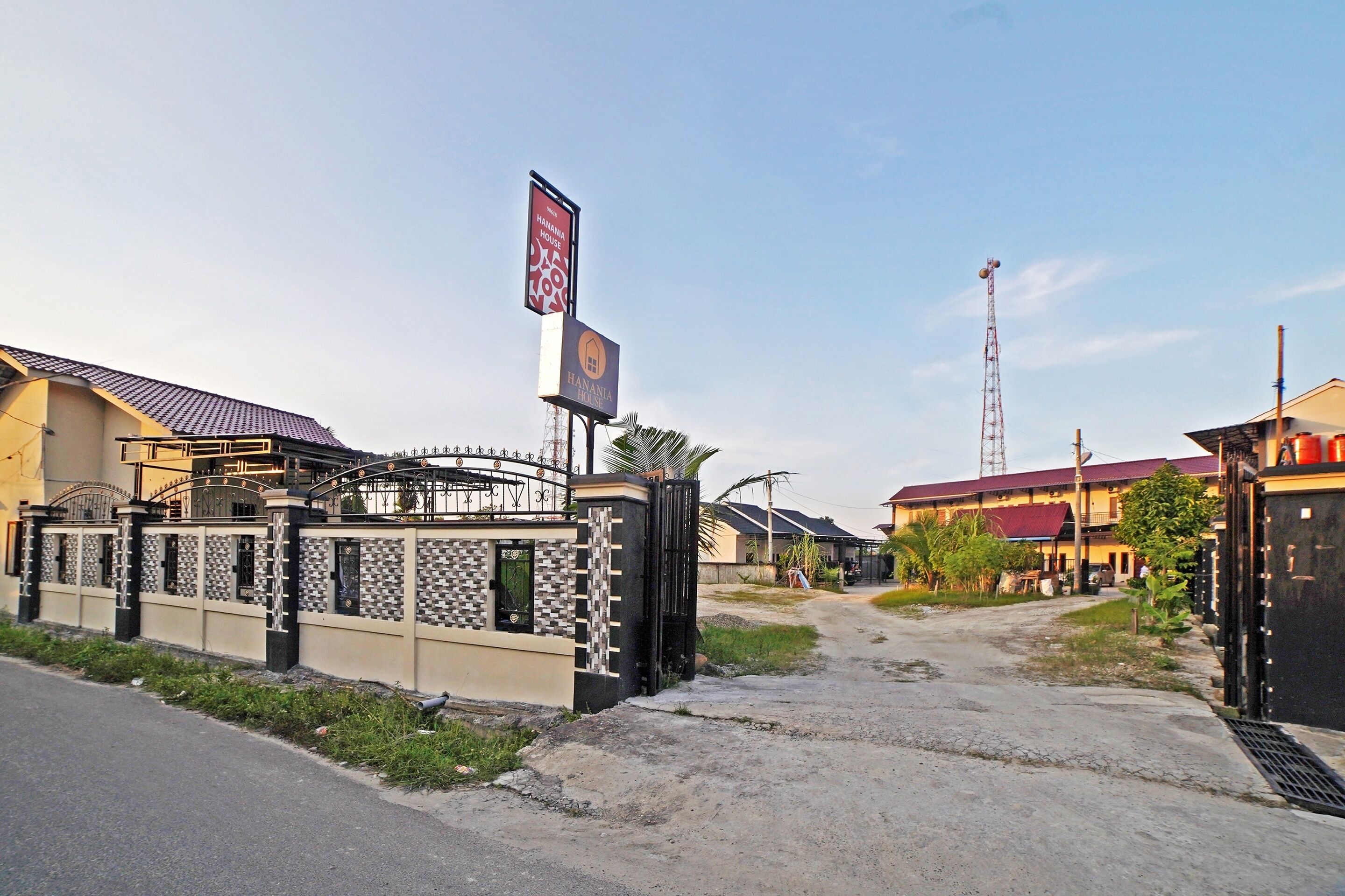 Hanania House Syariah by OYO