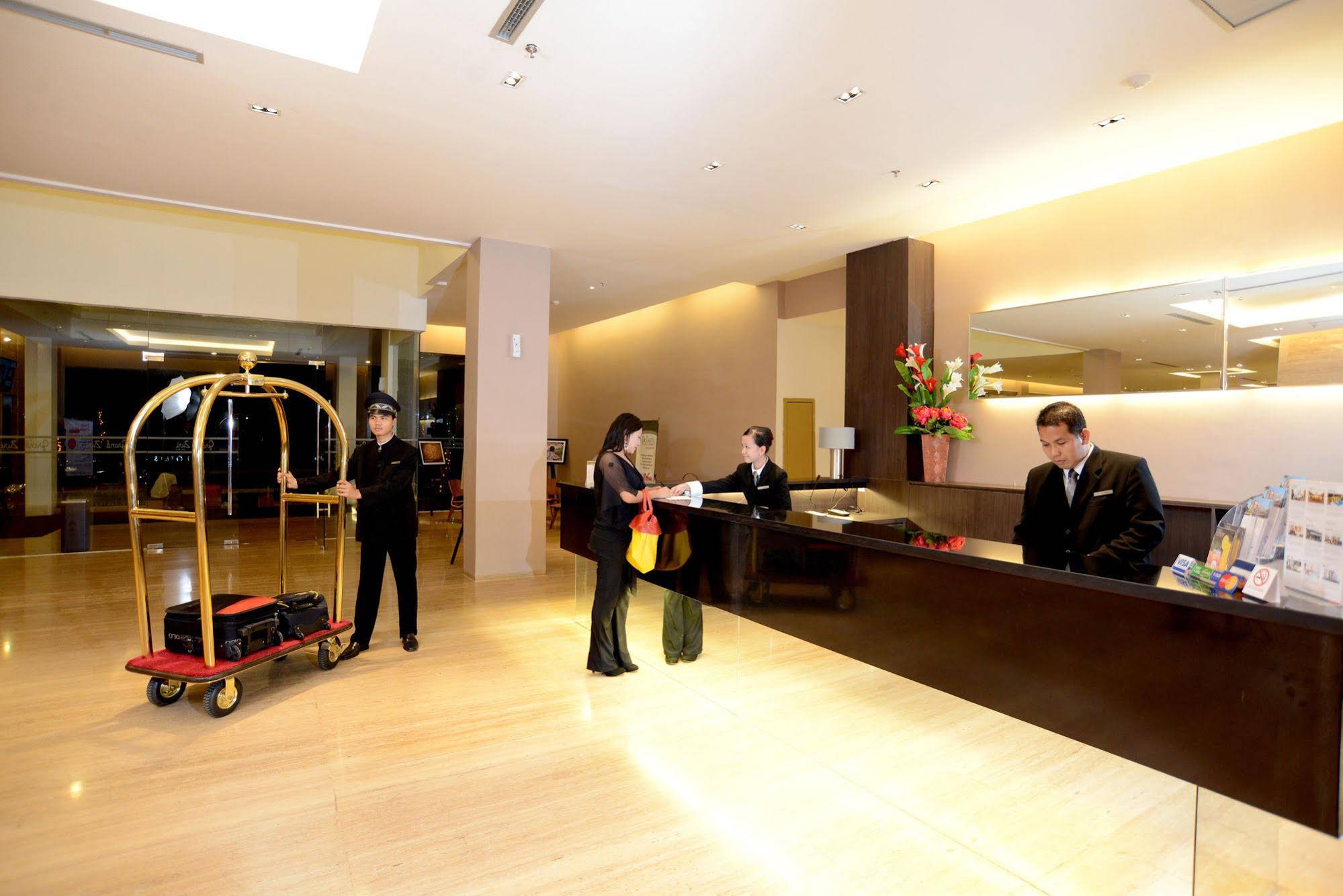 Hotel Santika Lahat
