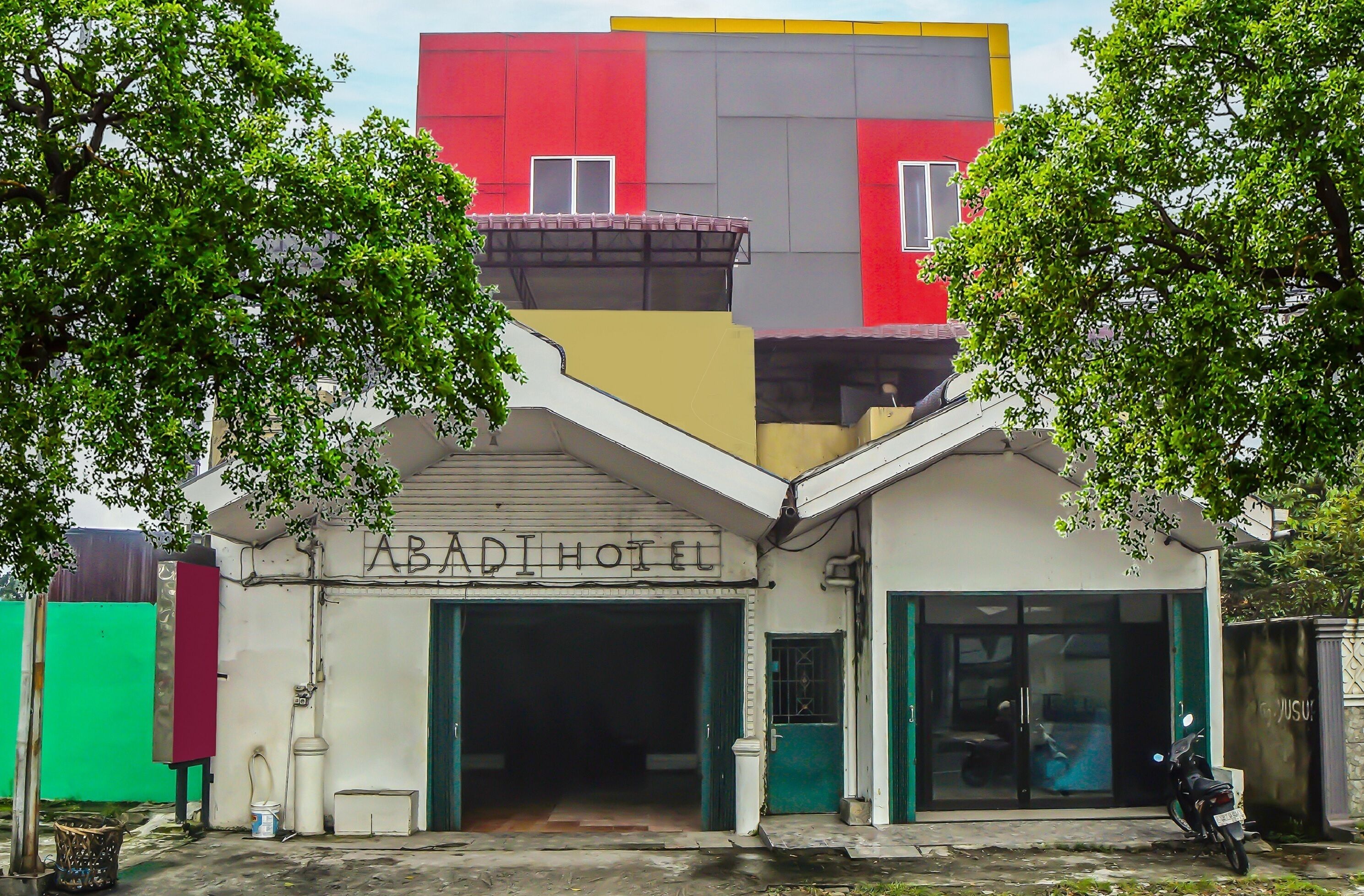 Abadi Hotel by OYO