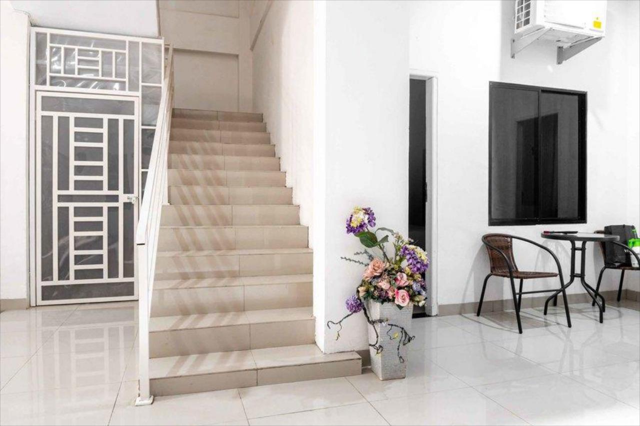 Afifah Guesthouse by RedDoorz