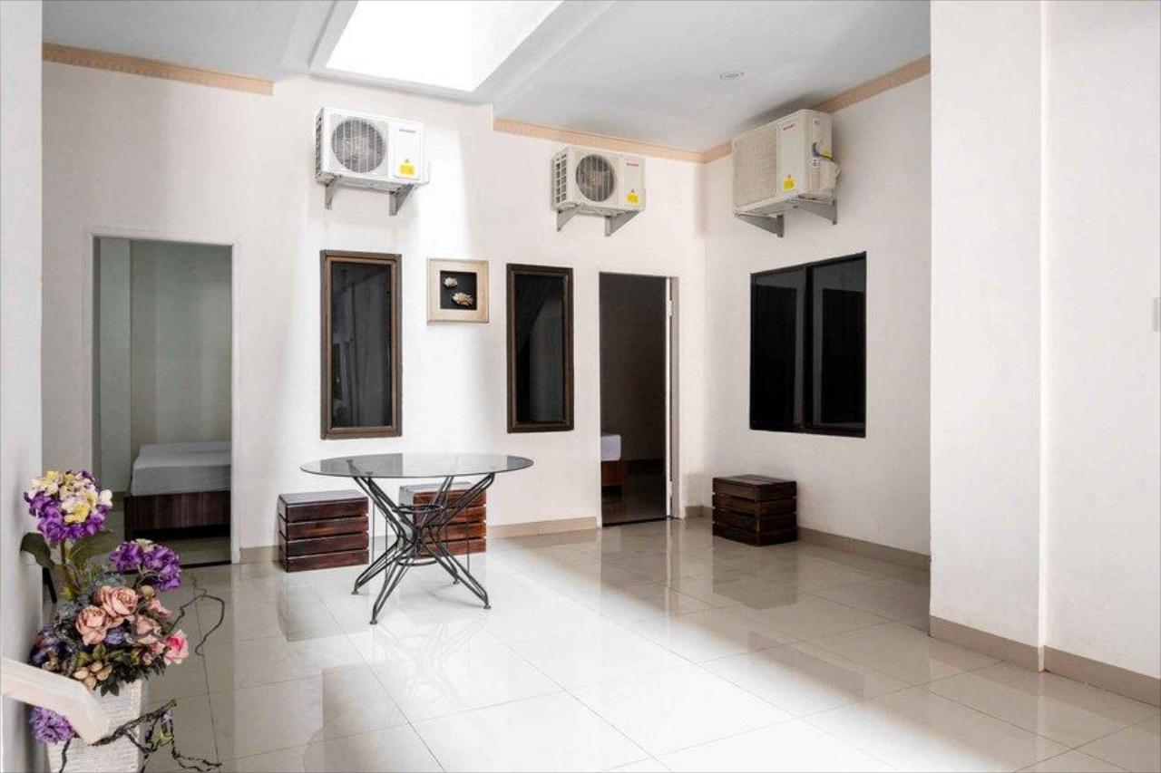 Afifah Guesthouse by RedDoorz