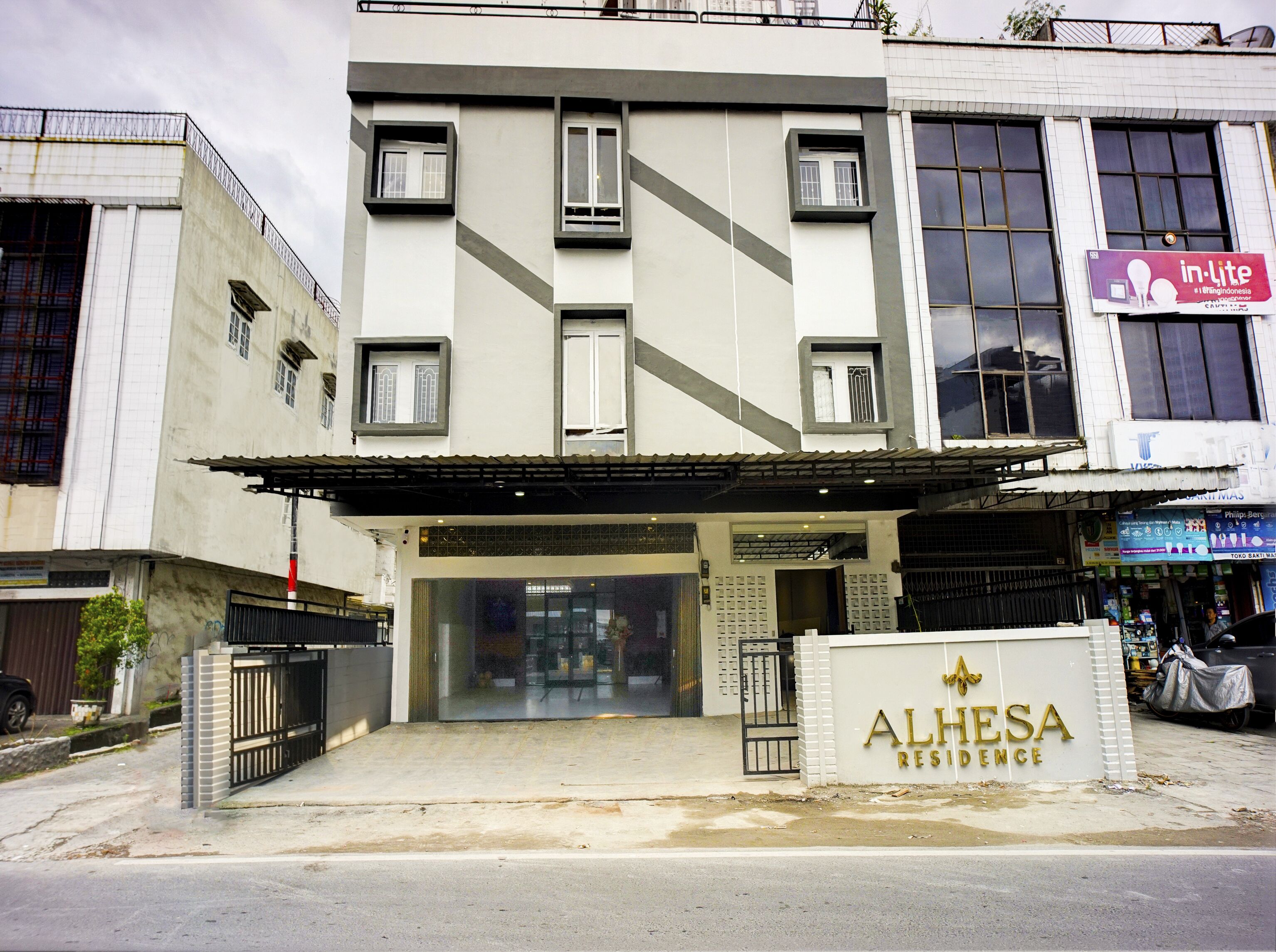 Alhesa Residence by OYO