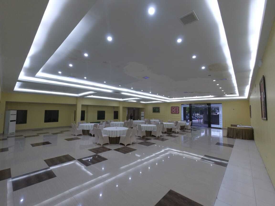 Anaya Hotel and Ballroom