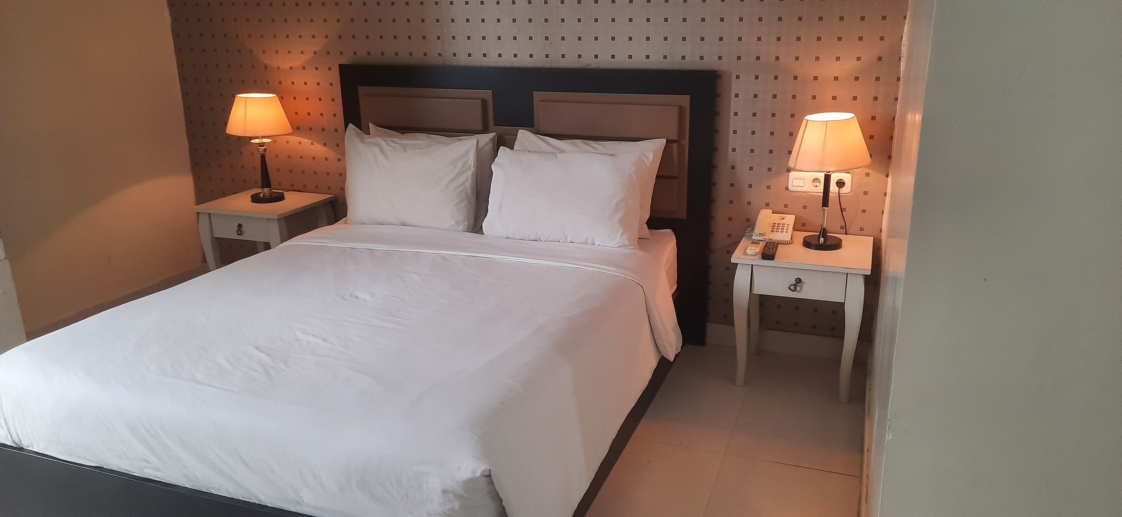 Anaya Hotel and Ballroom