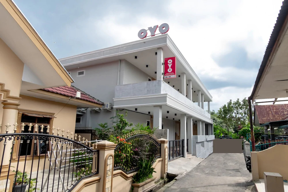 Asoka Family Residence Syariah by OYO Rooms