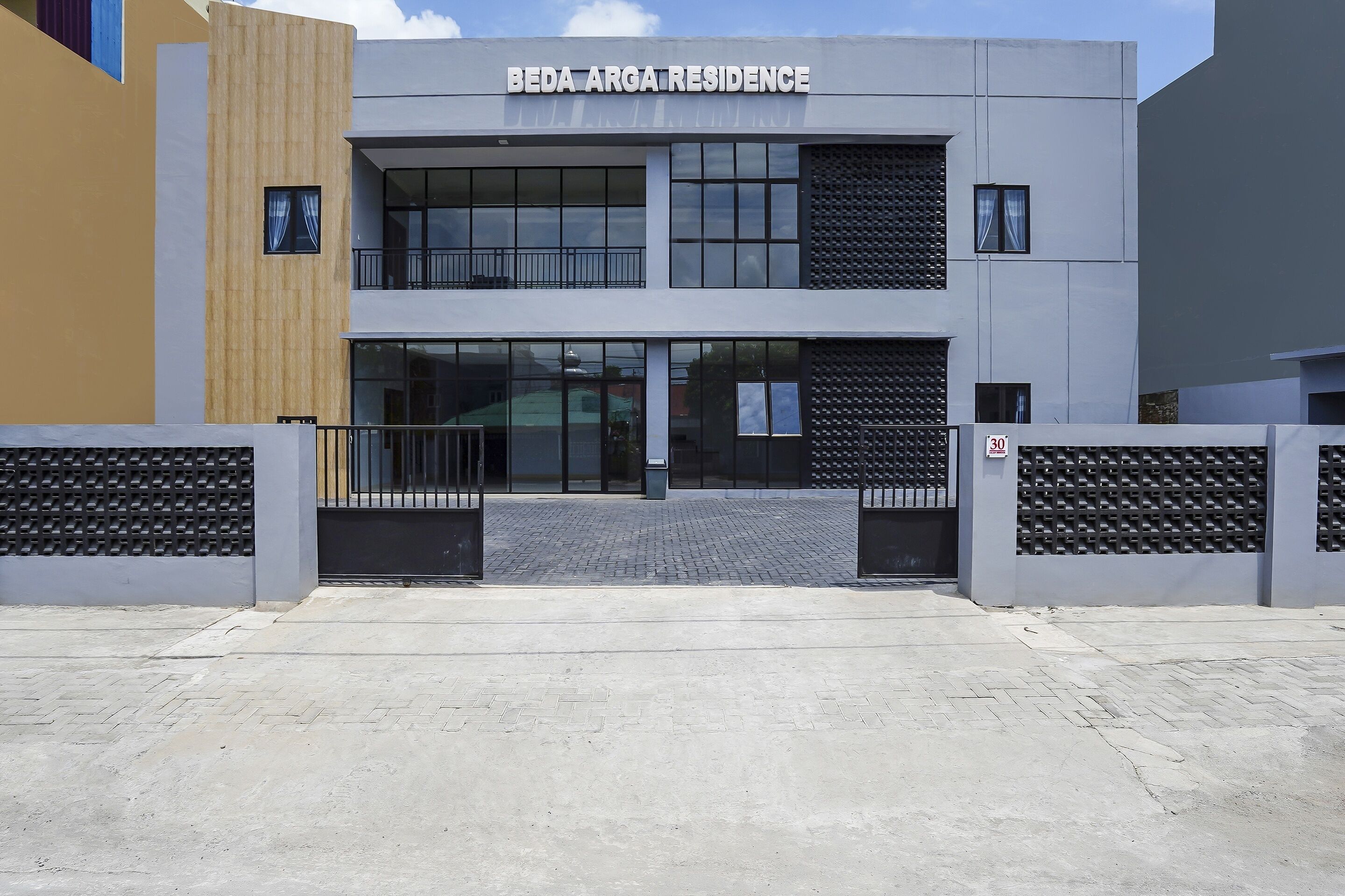 Super OYO 91181 Beda Arga Residence