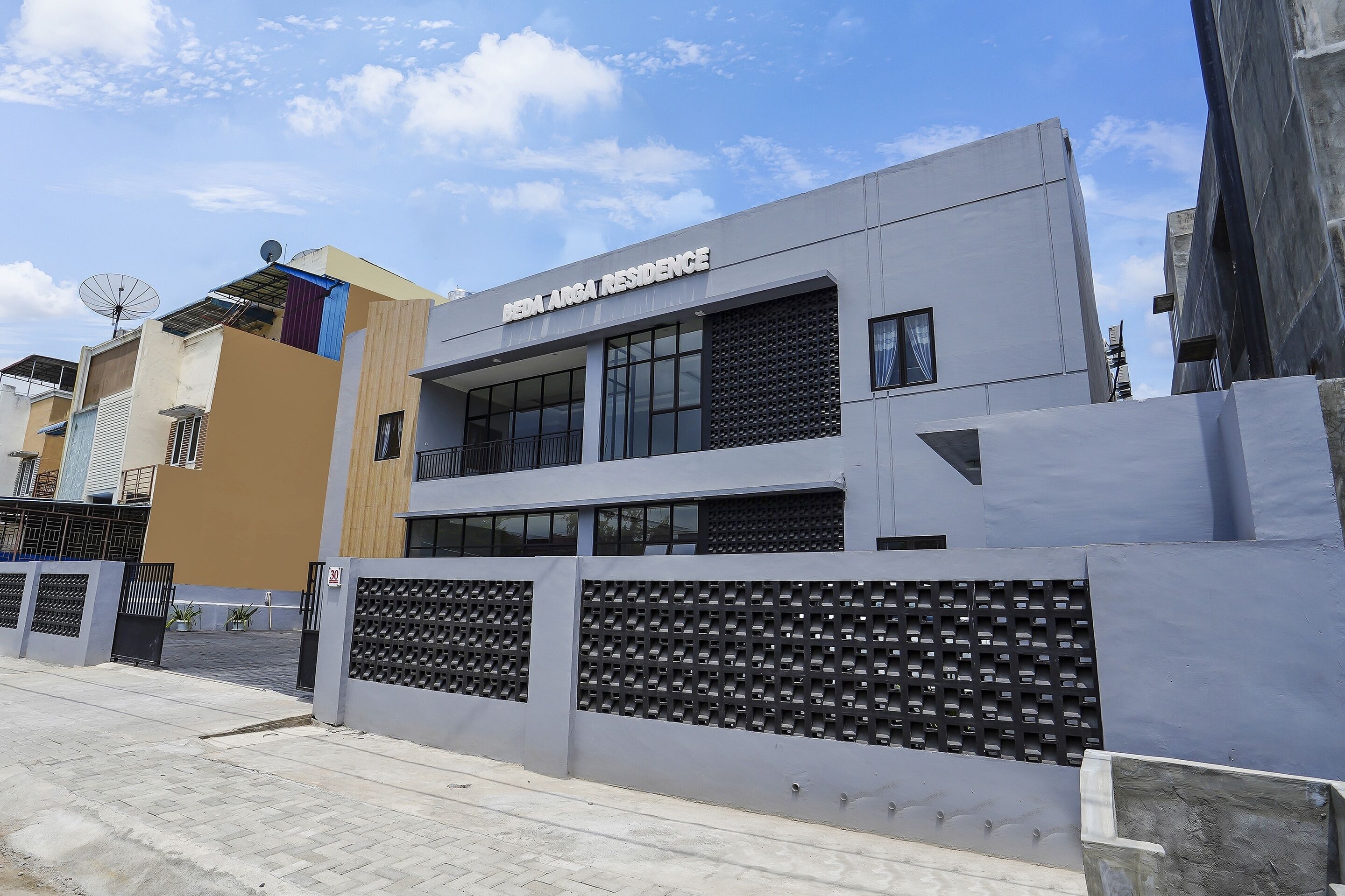 Super OYO 91181 Beda Arga Residence