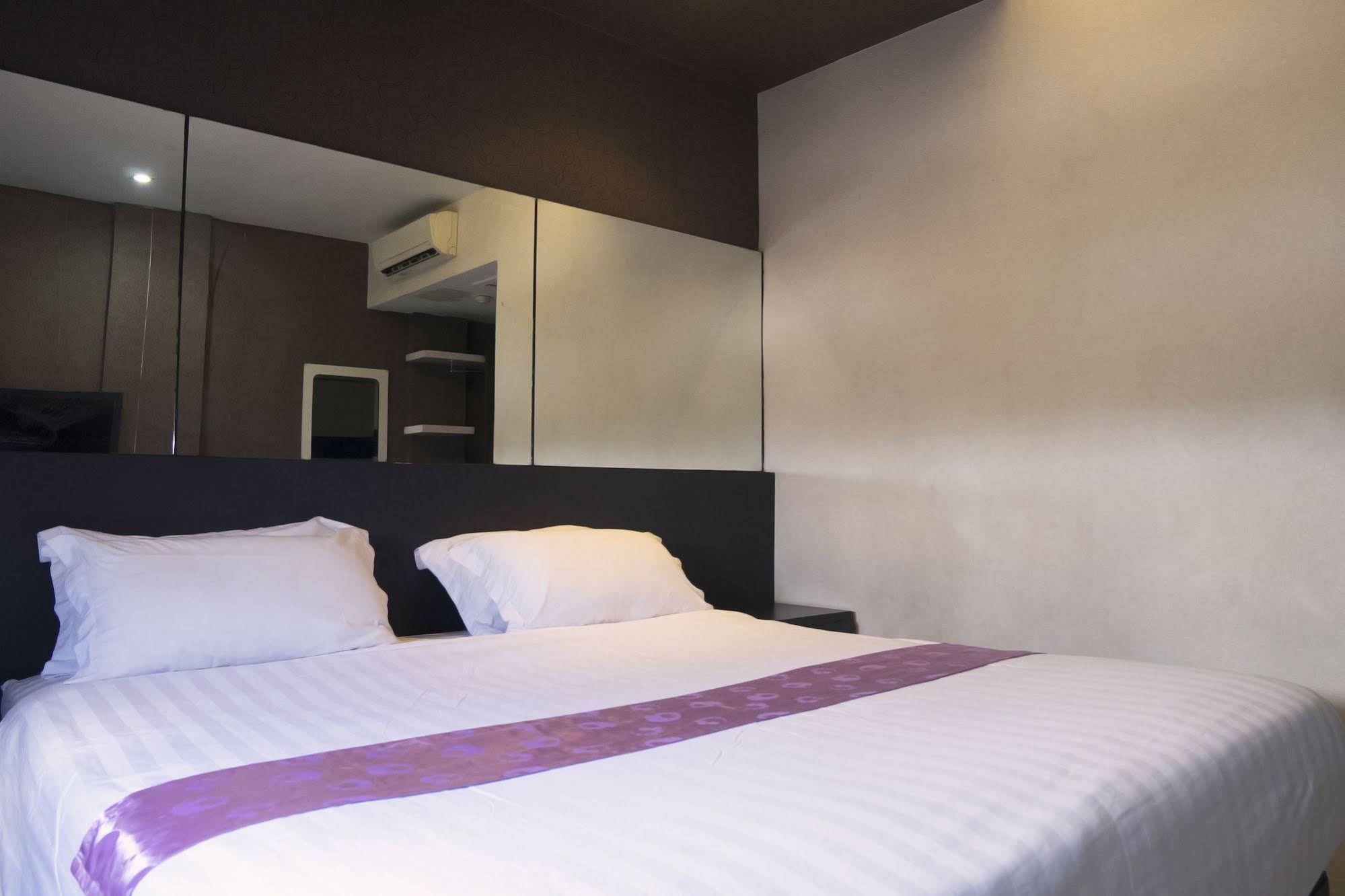 Candi Hotel