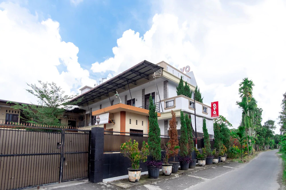Carofin Guest House by OYO Rooms