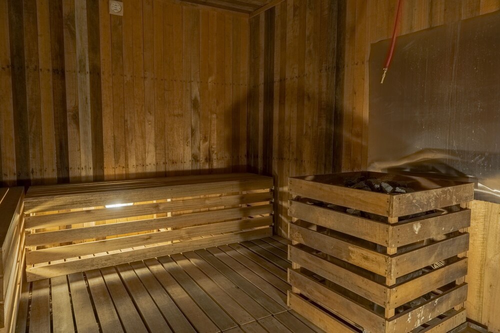 De'Tonga Hotel by ZEN Rooms
