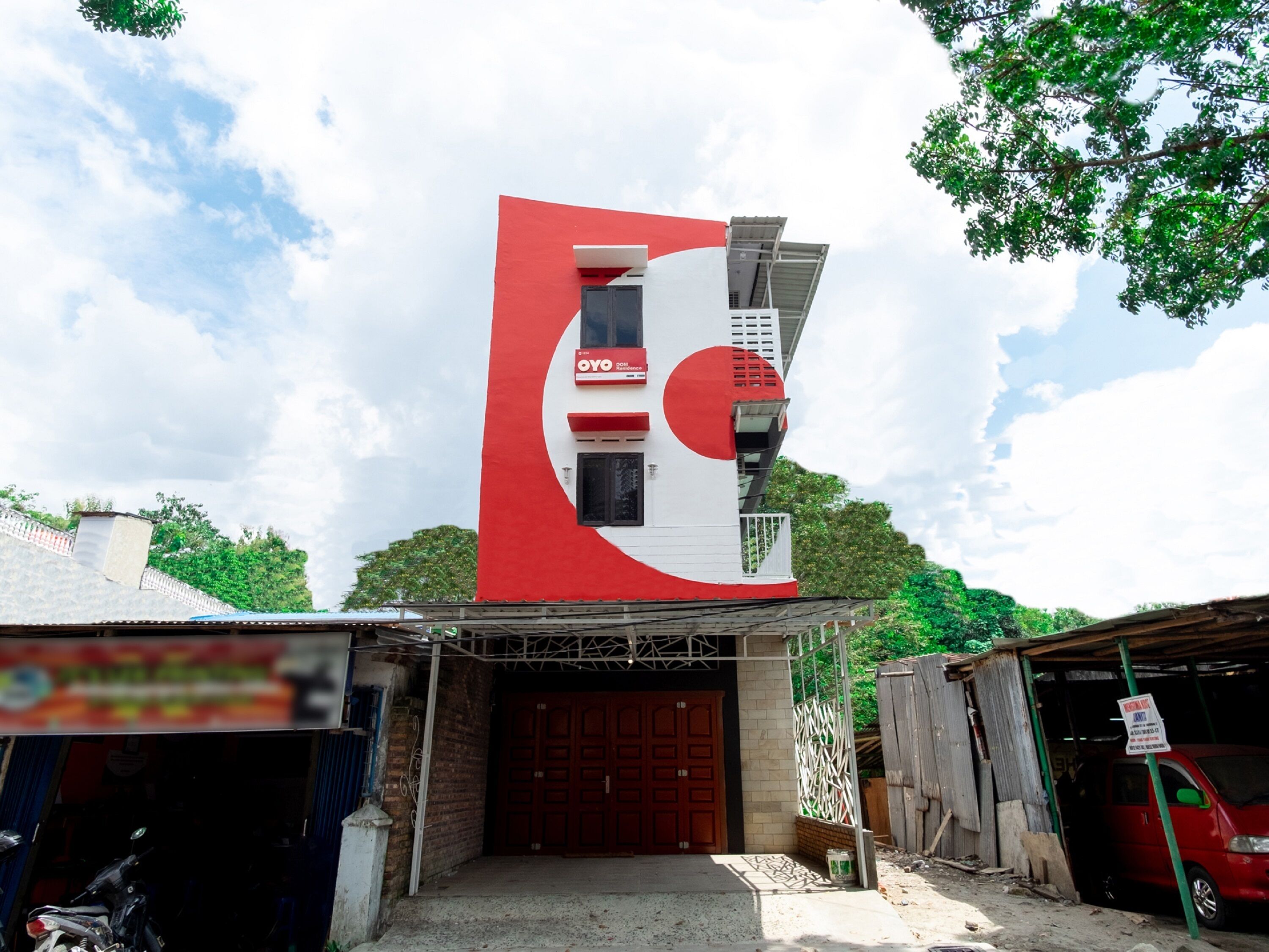 Dom Residence by OYO Rooms