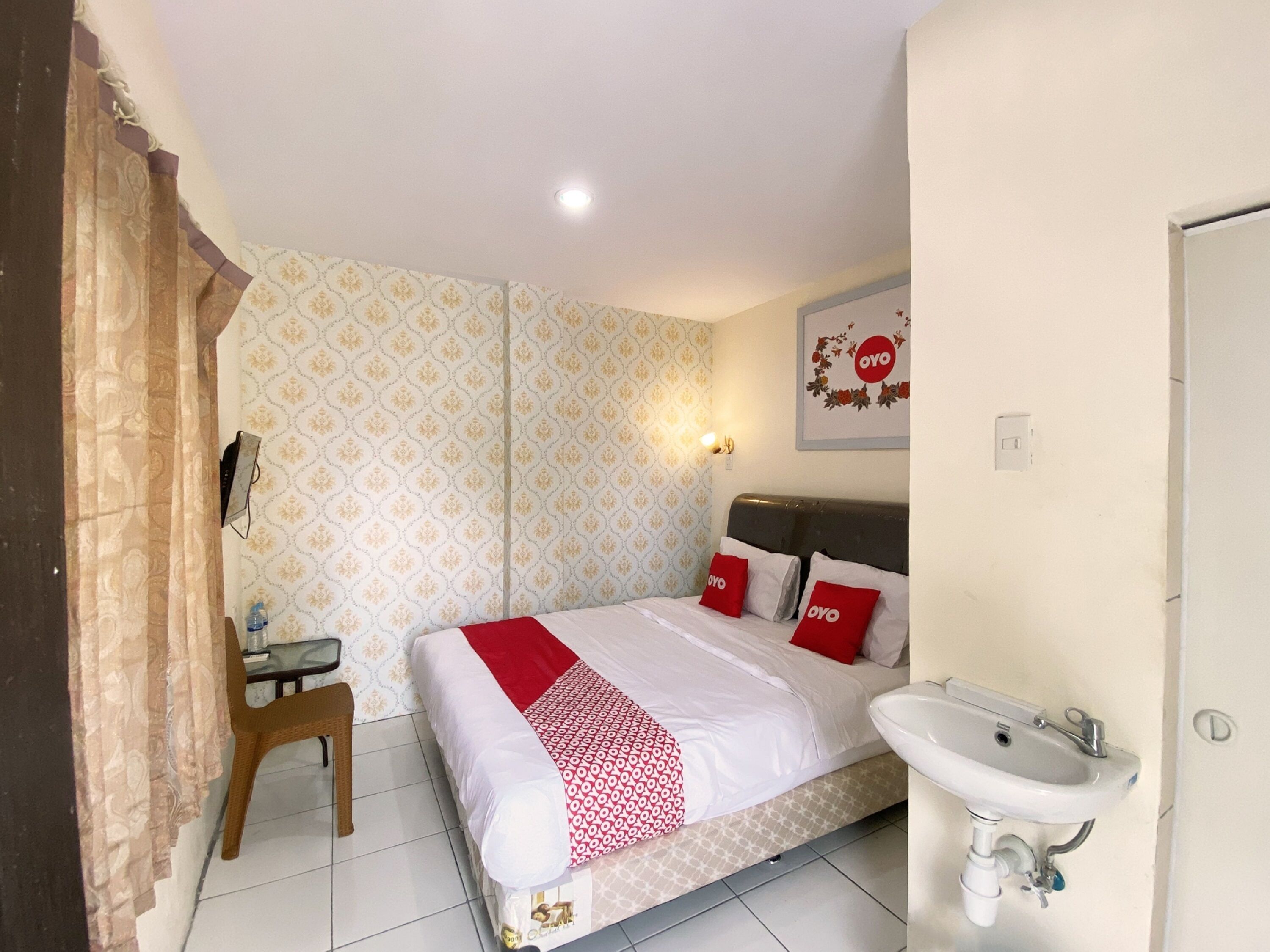 Dom Residence by OYO Rooms