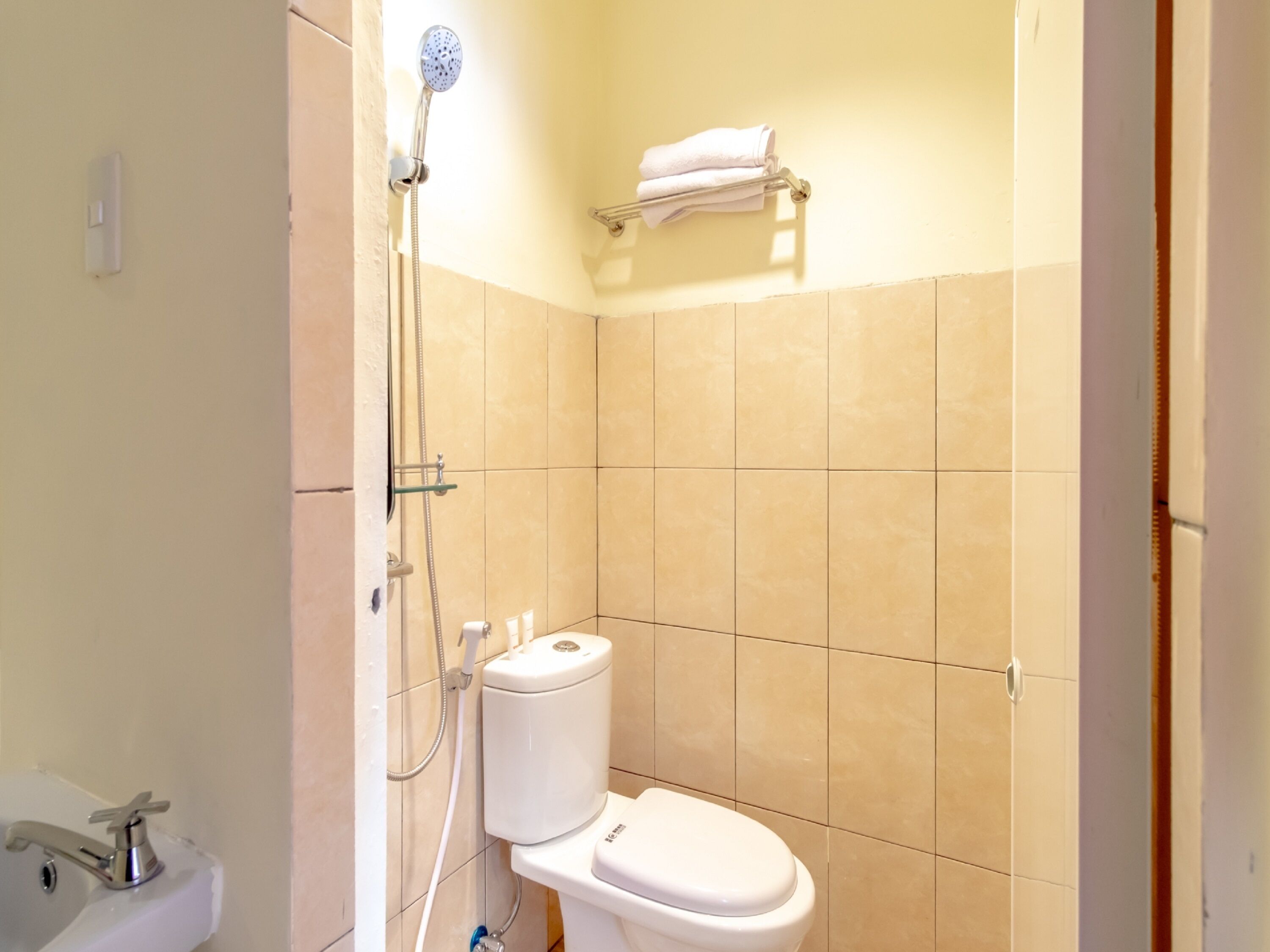 Dom Residence by OYO Rooms