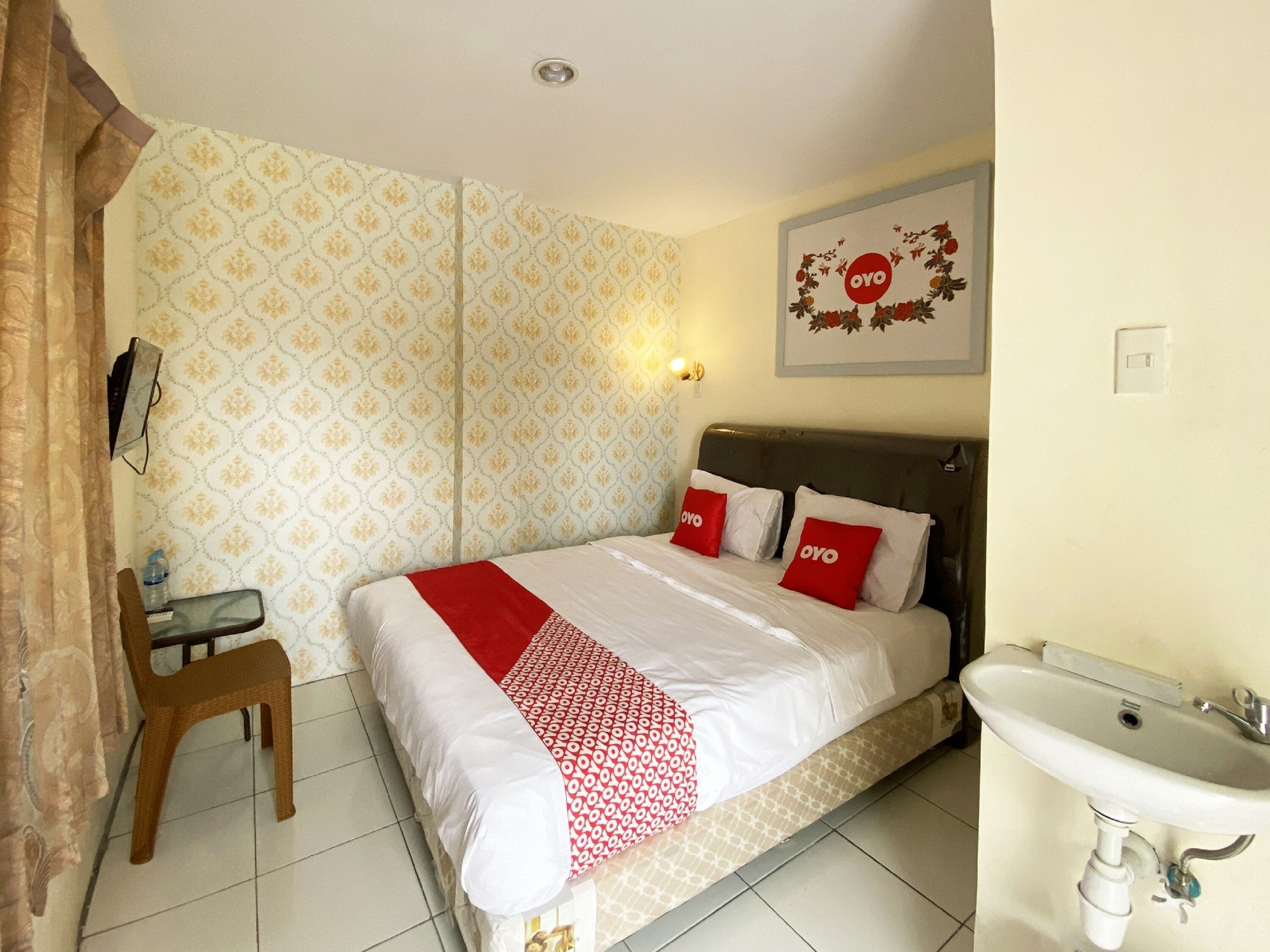 Dom Residence by OYO Rooms