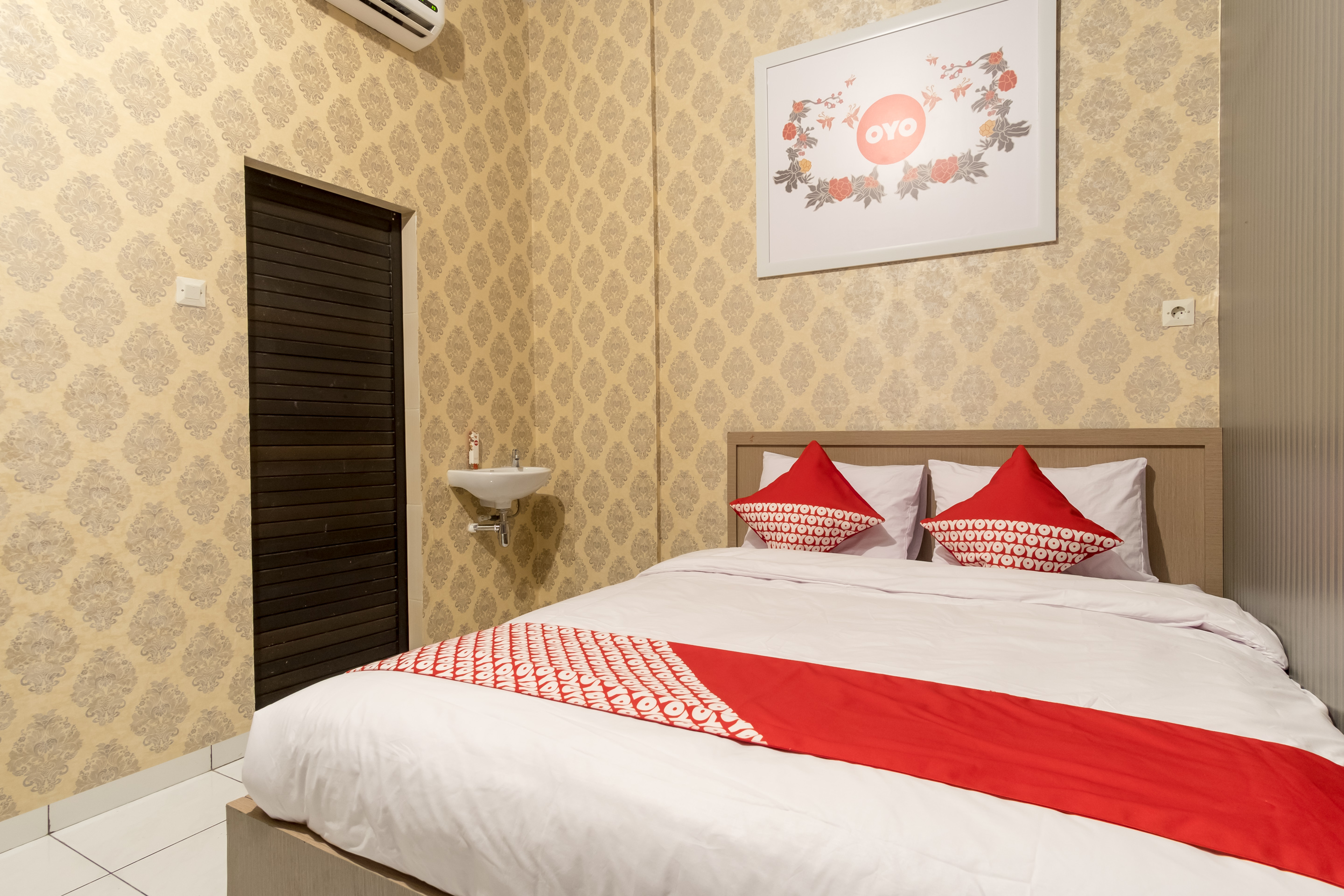 Executive Inn By OYO Rooms