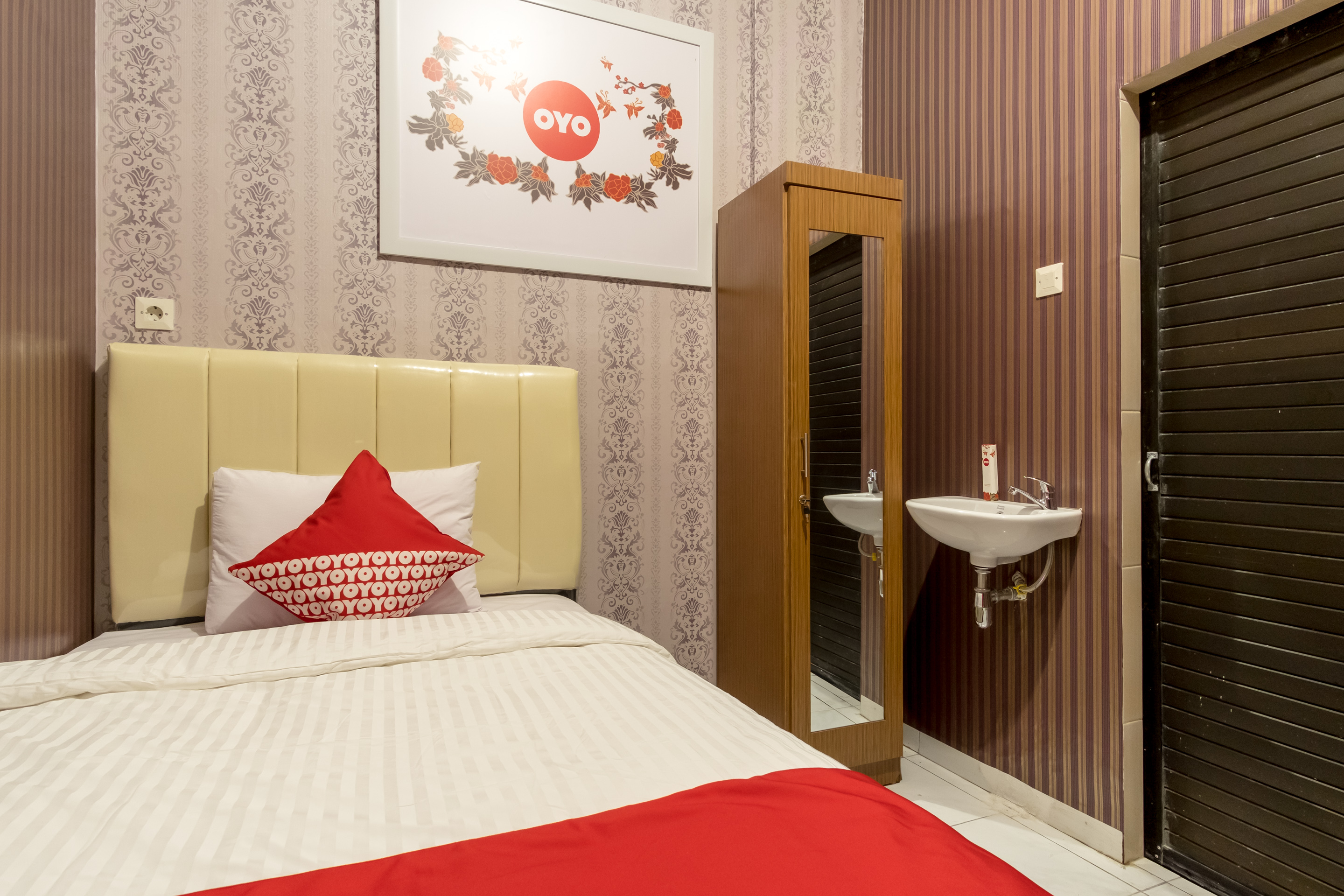 Executive Inn By OYO Rooms