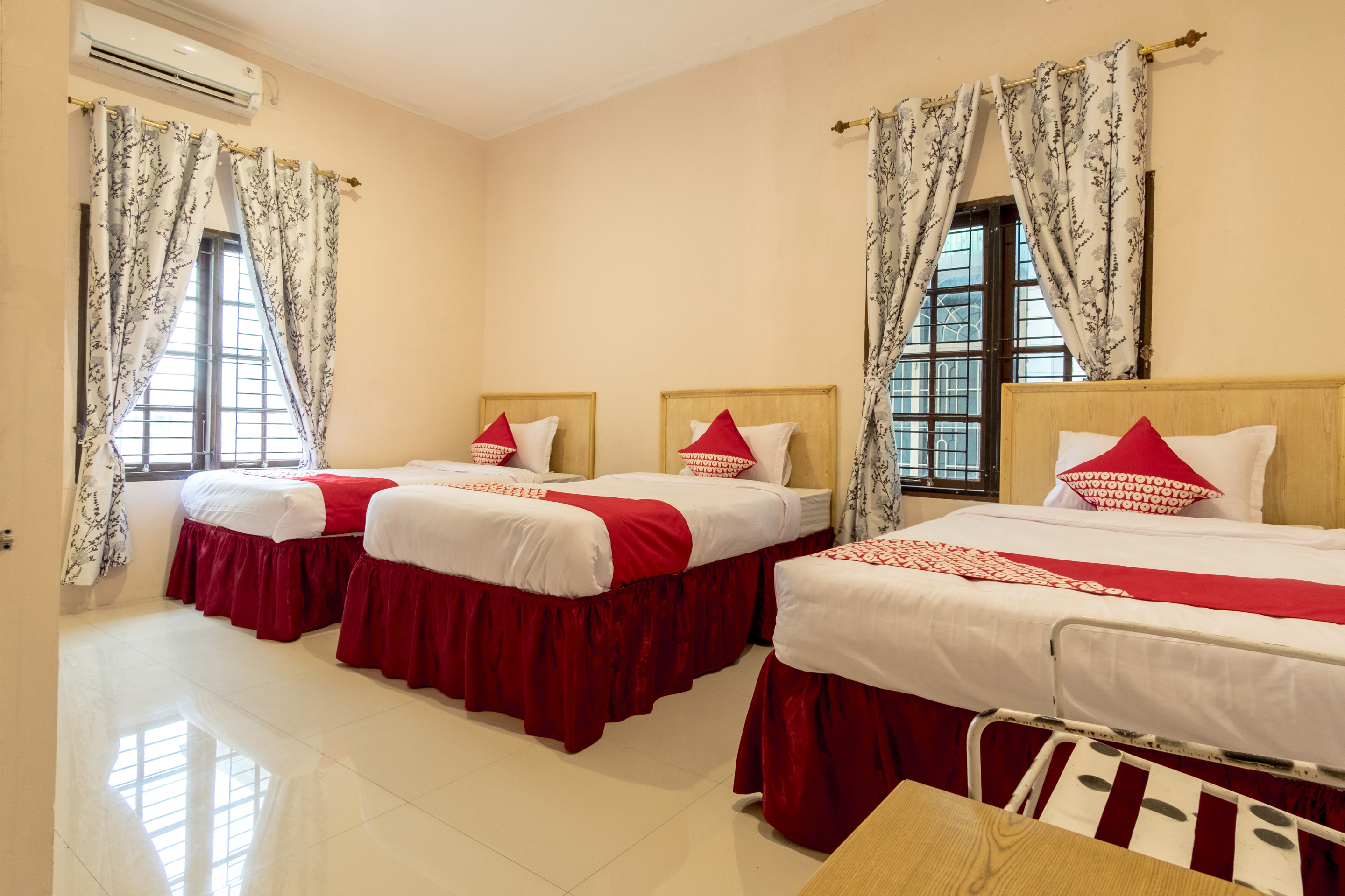 RedDoorz At Fella Homestay Medan