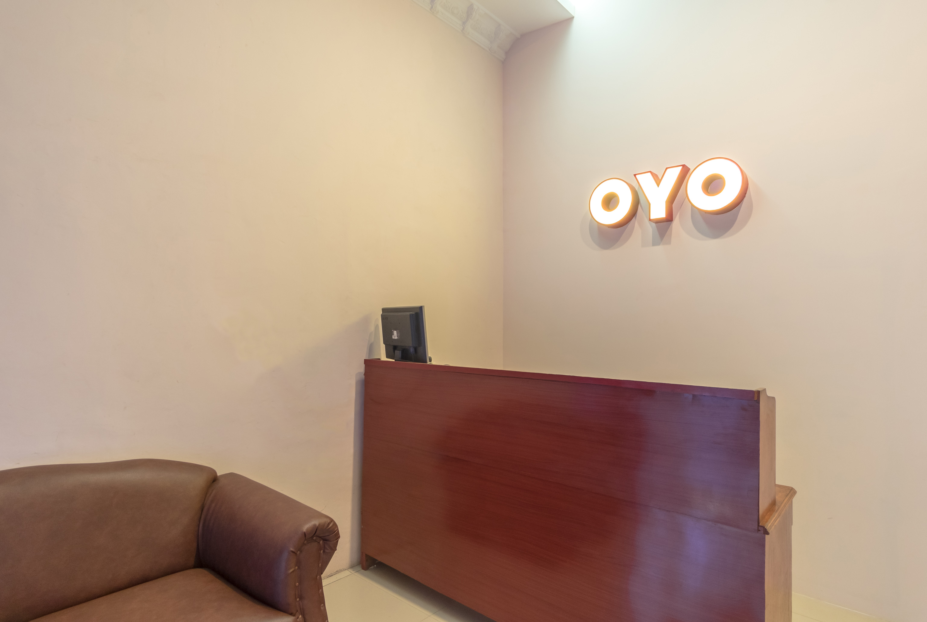 RedDoorz At Fella Homestay Medan