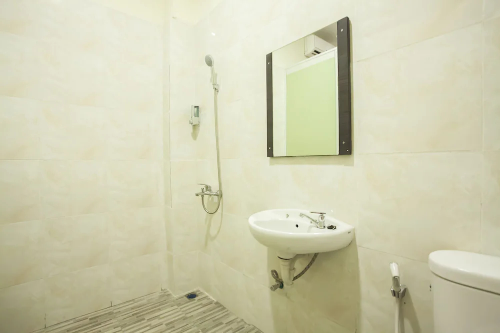 Hotel Winston by OYO Rooms