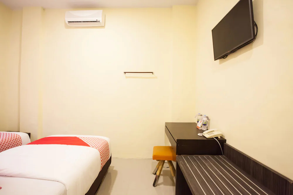 Hotel Winston by OYO Rooms