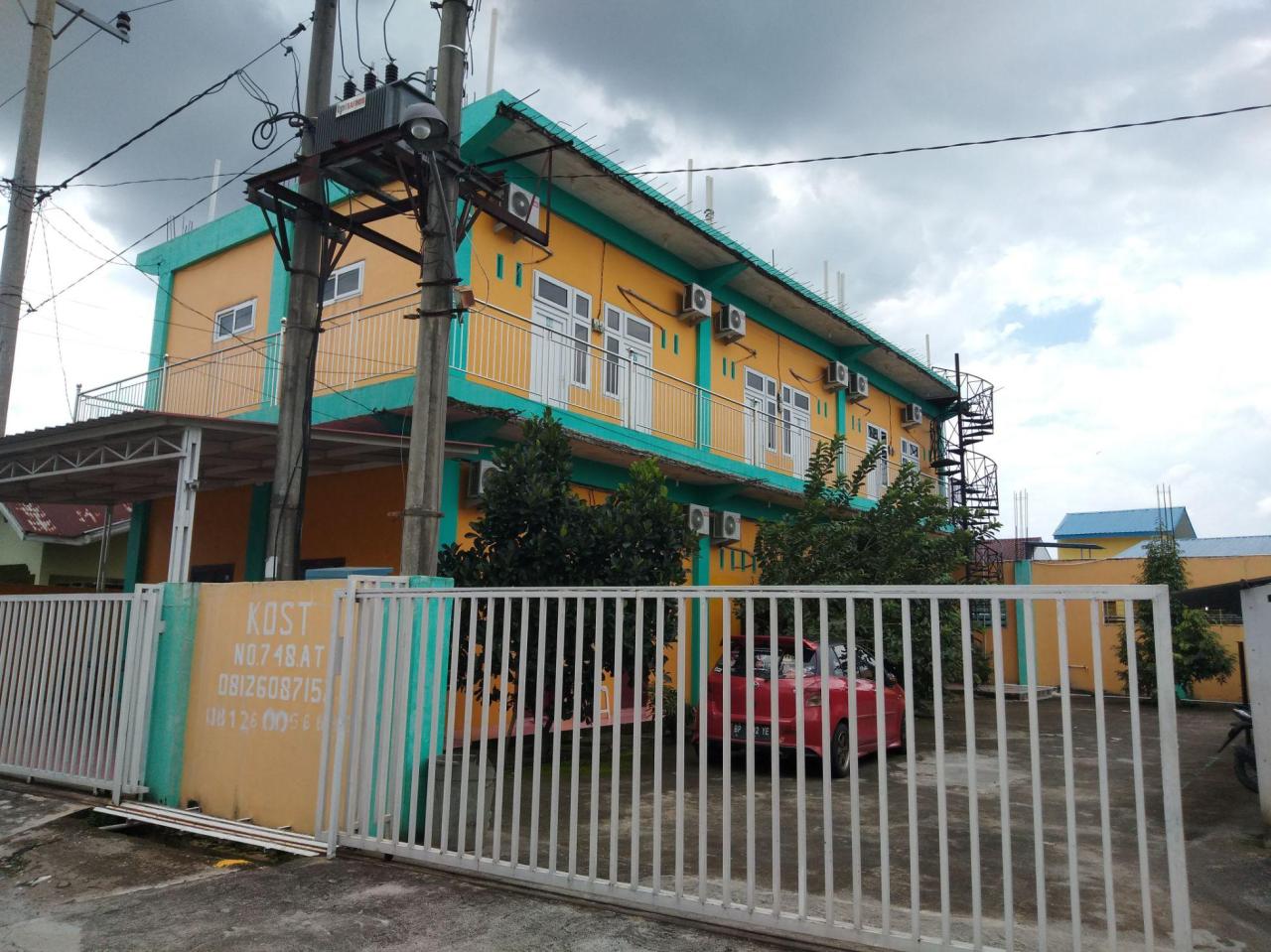 Kost 748 At