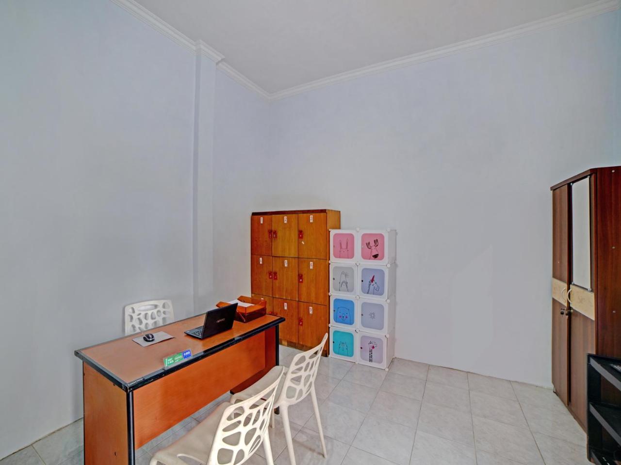 Madina Residence by OYO Rooms