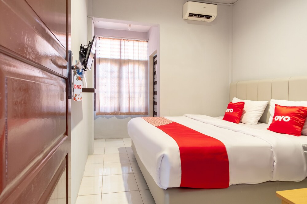 Medan Guest House by OYO Rooms