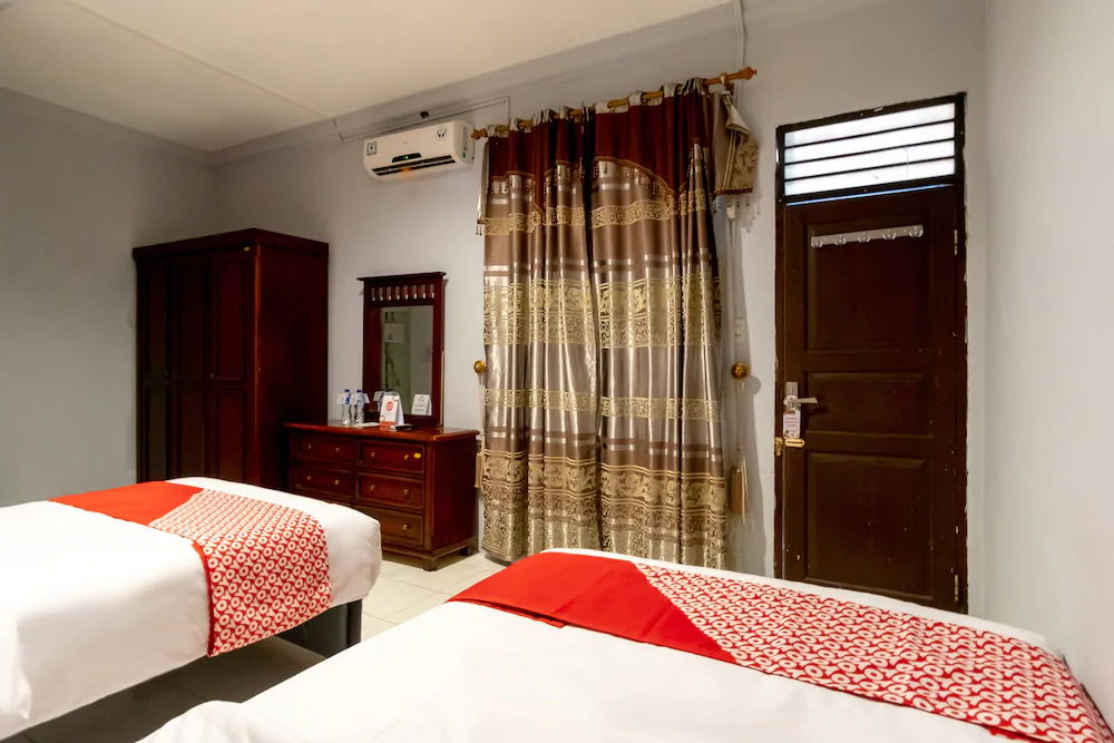 Medan Guest House by OYO Rooms