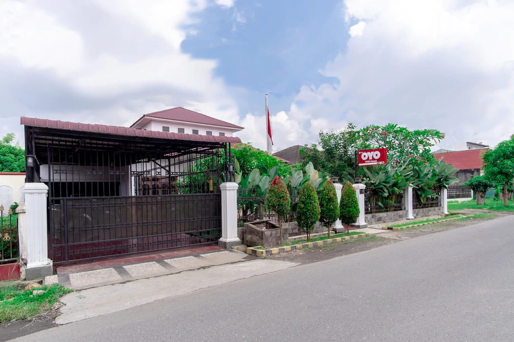 Medan Guest House by OYO Rooms