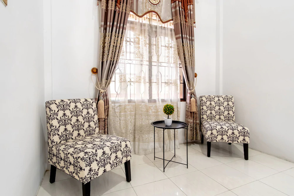 Medan Guest House by OYO Rooms