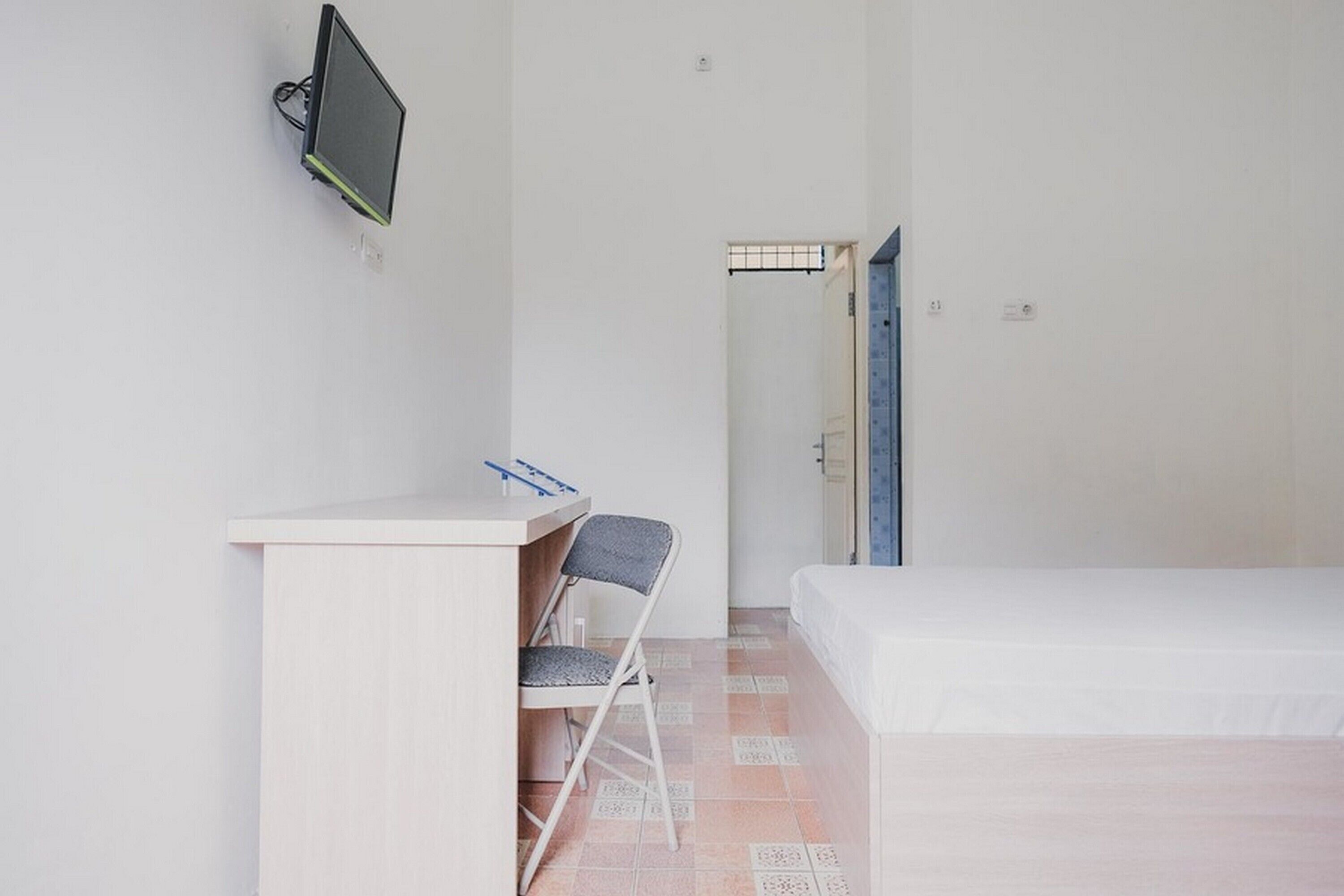 Modiste Kost by RedDoorz