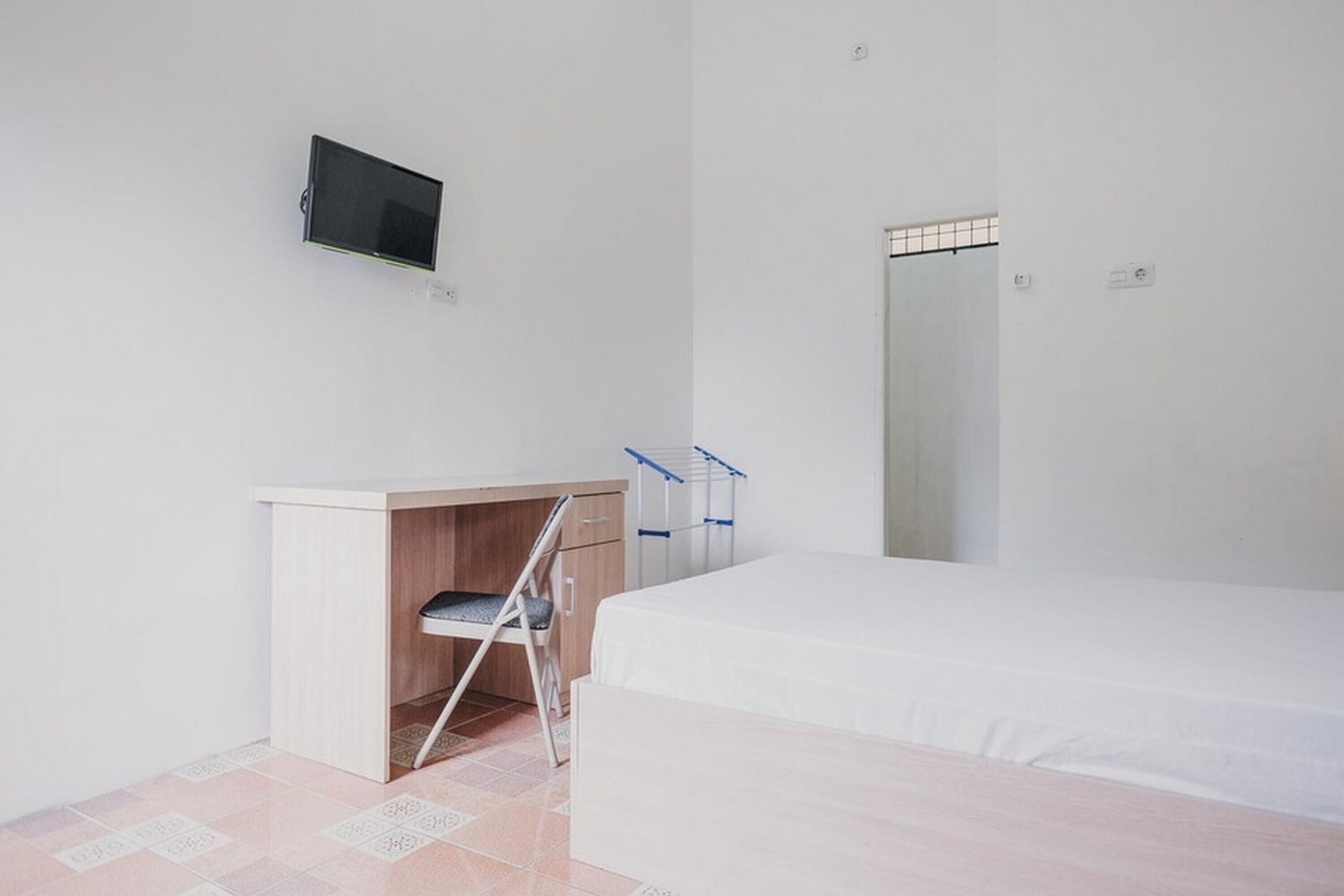 Modiste Kost by RedDoorz