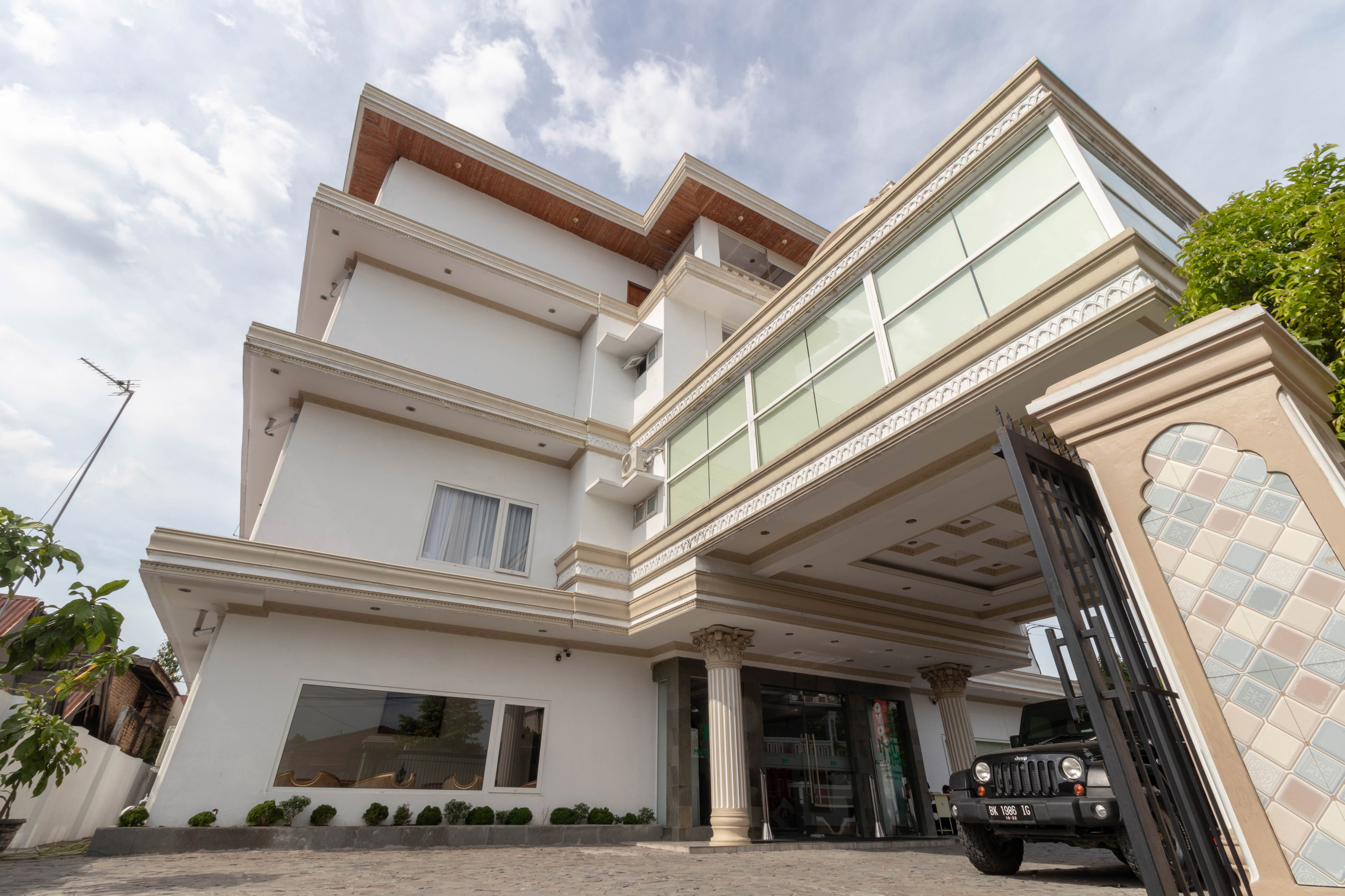 Mutiara Hijau Suites Syariah By OYO Rooms