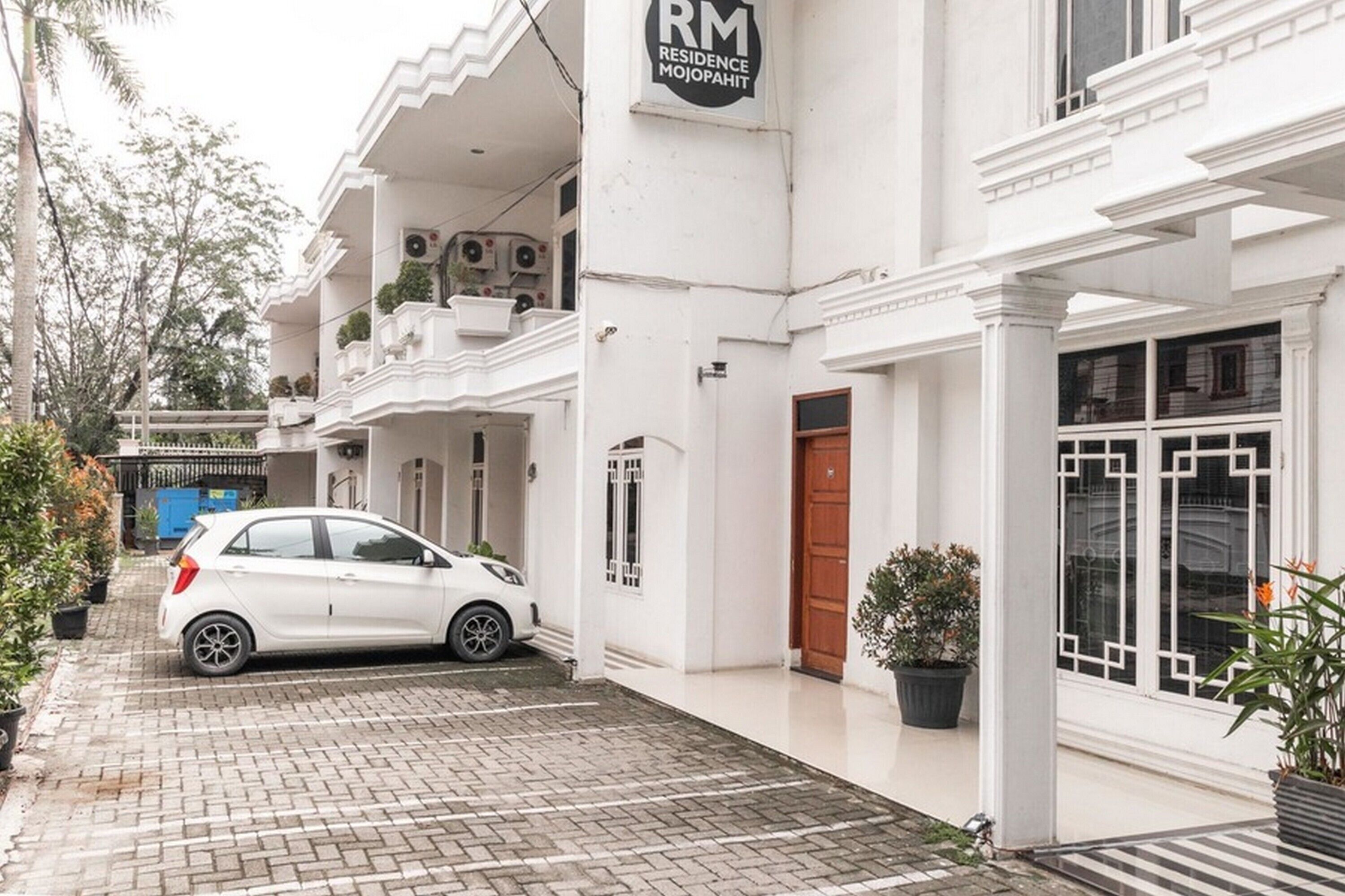 New Residence Mojopahit by RedDoorz