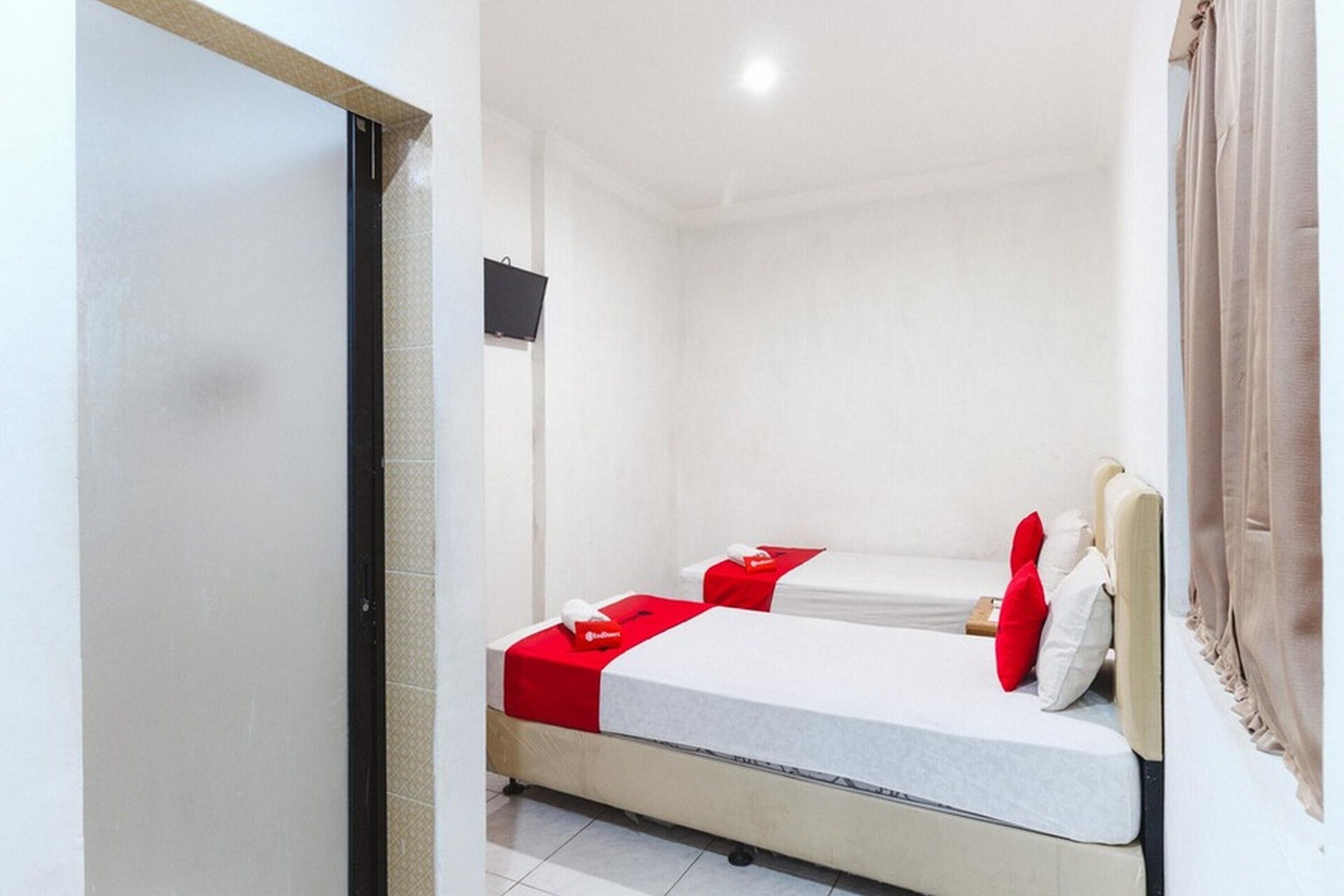 New Residence Mojopahit by RedDoorz