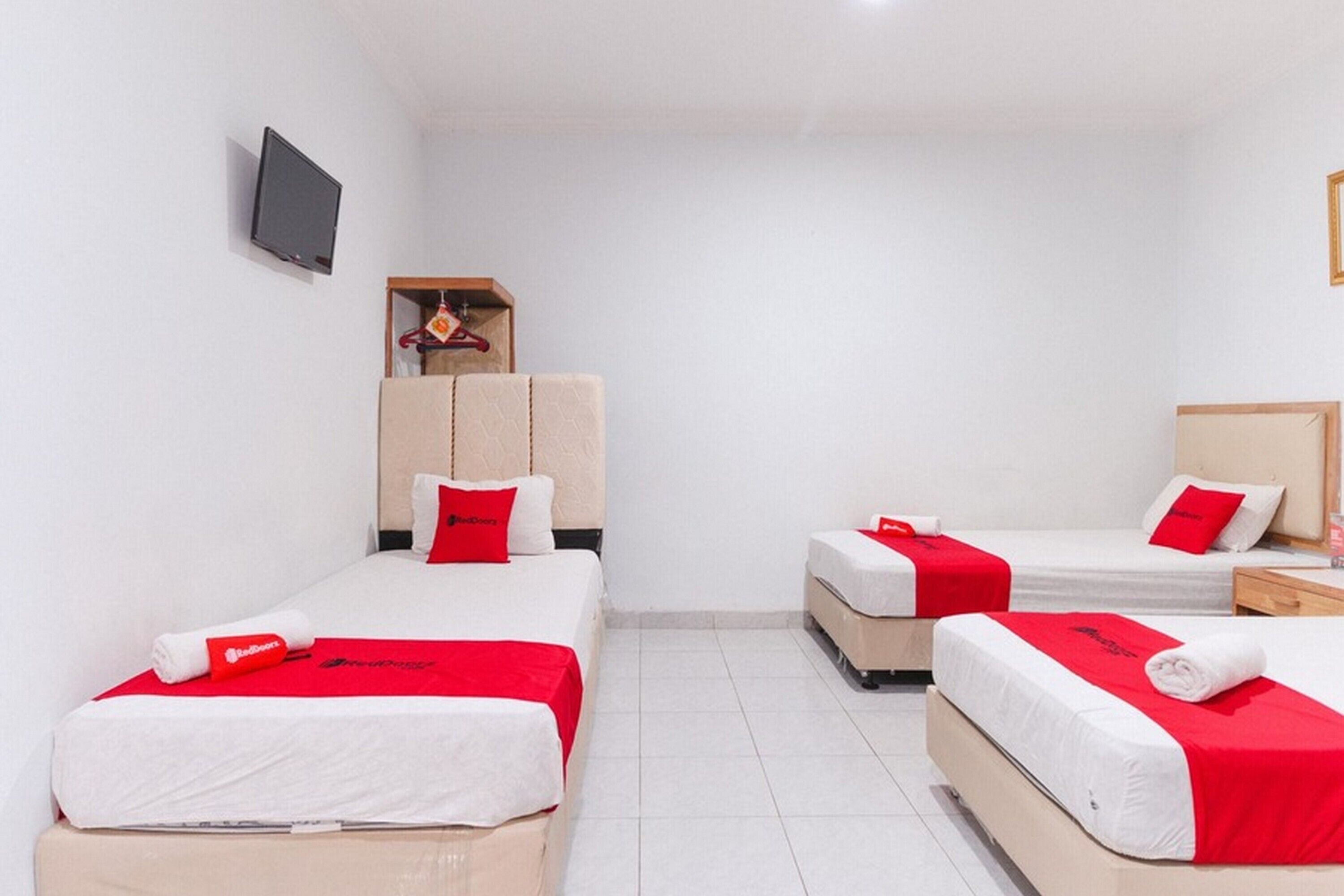 New Residence Mojopahit by RedDoorz