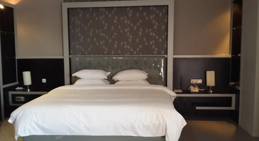 Raz Hotel and Convention